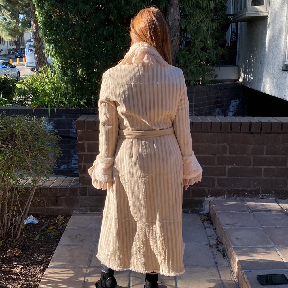 BEBE VINTAGE BEIGE RABBIT FUR + SILK COAT W LEATHER BELT LIKE NEW / NEVER WORN - Picture 3 of 5
